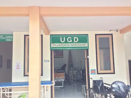 Portofolio: Papan Penunjuk Arah Akrilik untuk Puskesmas Bondowoso oleh Rejeki Cetak Jember