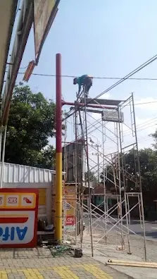 pencopotan neon box alfamart berhasil dan lanjut pemasangan