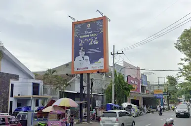 lampu sorot kanan kiri untuk baliho agar kelihatan jelas