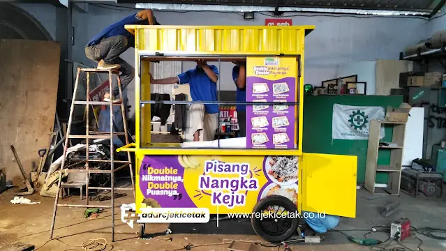 Vendor Pembuatan Booth Franchise Terpercaya | Rejeki Cetak