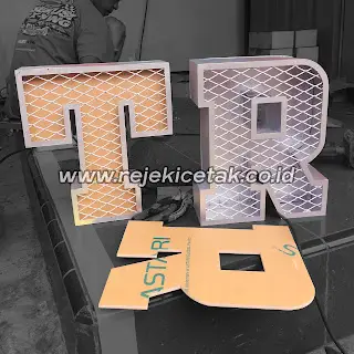 HURUF TIMBUL KOK ADA WIREMESSNYA????