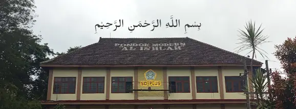 Meskipun Jalan Ibadah Antara Tim Rejeki Cetak dan Santri Al-Ishlah Berbeda Tapi Memiliki Tujuan Yang Sama Yaitu Mencari Keridhoan Allah