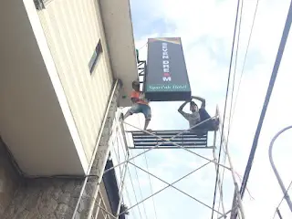 Penguncian Neon Box pada pangkon Seven Dream