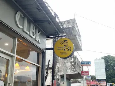 Salah satu jenis media promosi atau papan reklame yang berbentuk lingkaran