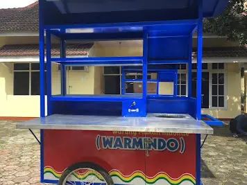 Gerobak Warung Indomie siap pakai dengan kompartemen penyimpanan, ideal untuk usaha kuliner di Jember