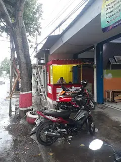 tampilan dari jauh rombong kontainer ag tampilan dari jauh rombong kontainer ag