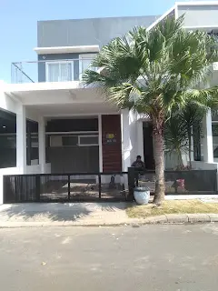 pagar besi kokoh dan landscape tanaman