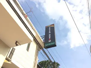 Tampak Depan Belakang Neon Box Seven Dream Jember