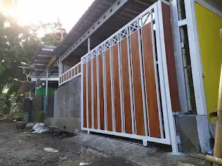 pagar rumah bahan kayu