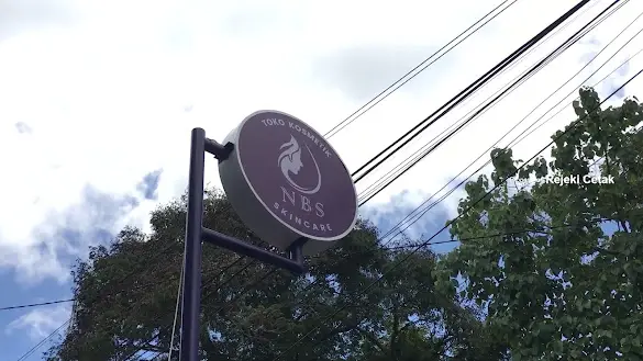 ✨ Neon Box Bulat untuk Skincare: Branding Aesthetic Calon Pemimpin 2030!