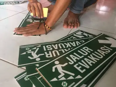 Seberapa Penting Sih Plang Peringatan Jalur Evakuasi?