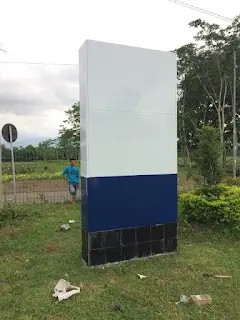 Tampak Belakang Tugu Reklame AIRNAV Jember